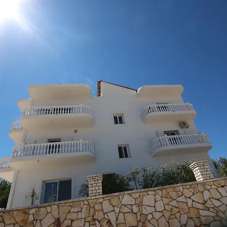 Apartment Vila Sulozeqi *