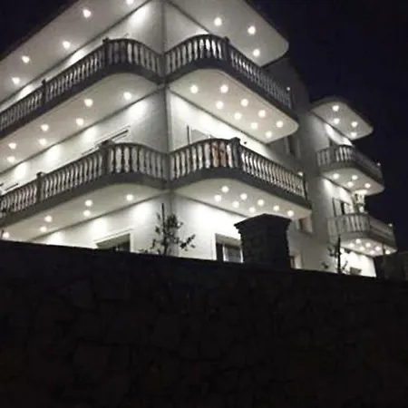 Apartment Vila Sulozeqi *