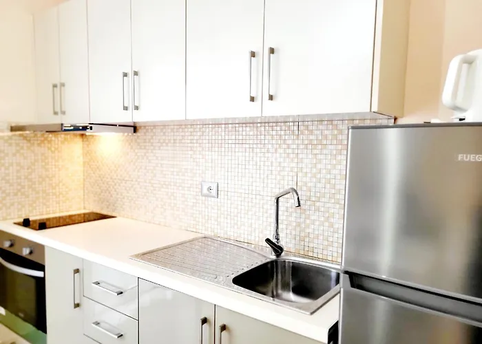 Vila Sulozeqi * Saranda